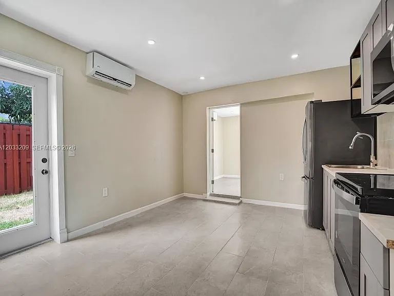 2442 Garfield St #4 — Photo 4