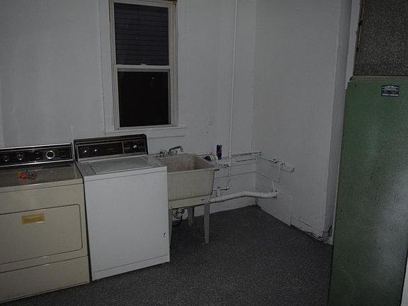 3rd image of 1620 E Jarvis Ave