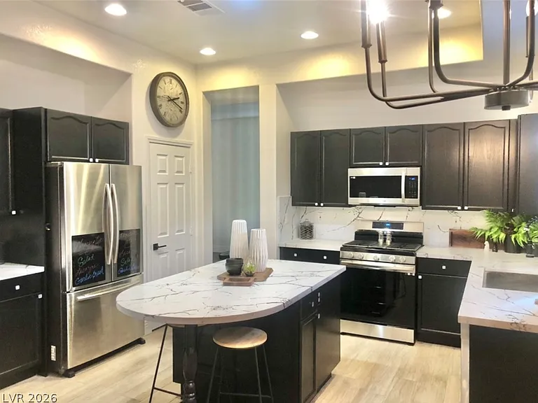 20 Chateau Whistler Ct — Photo 8