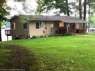 9711 N Lake Point Dr, Otter Lake, MI 48464