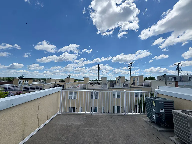 125 N Chester St — Photo 19
