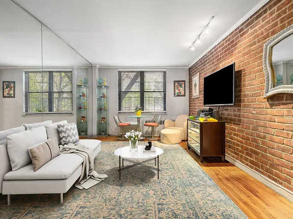 315 W 55th St APT 2C, New York, NY 10019