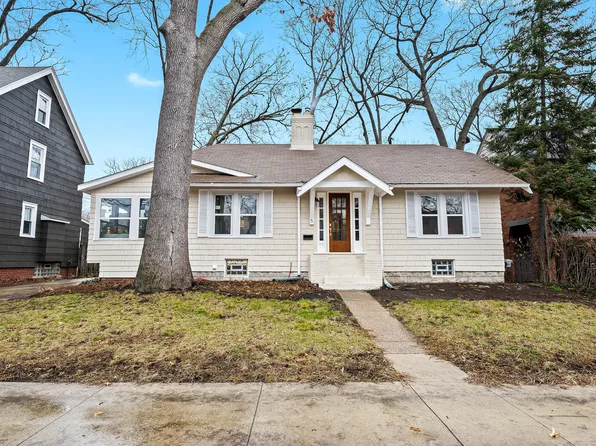 5 Fairwood Blvd, Pleasant Ridge, MI 48069