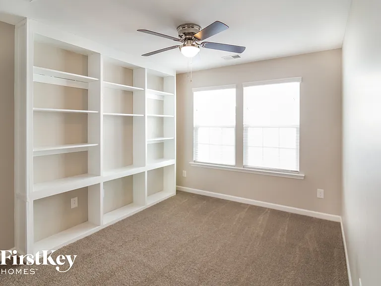 208 Longford Dr — Photo 10