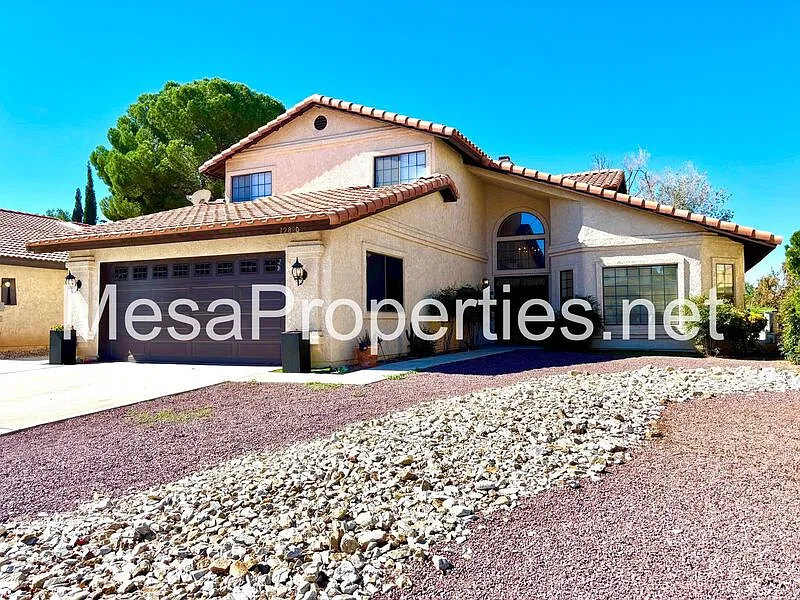 4 bed, 3.0 bath, 2668 sqft, $2,650 — Photo 1
