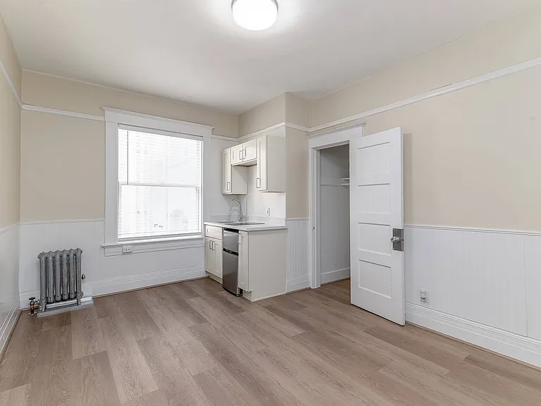 1008 Larkin — Photo 13