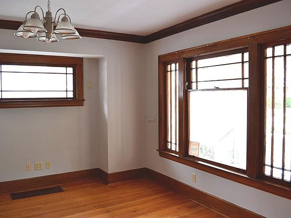 4th image of 317 Bonnie Brae Ave NE