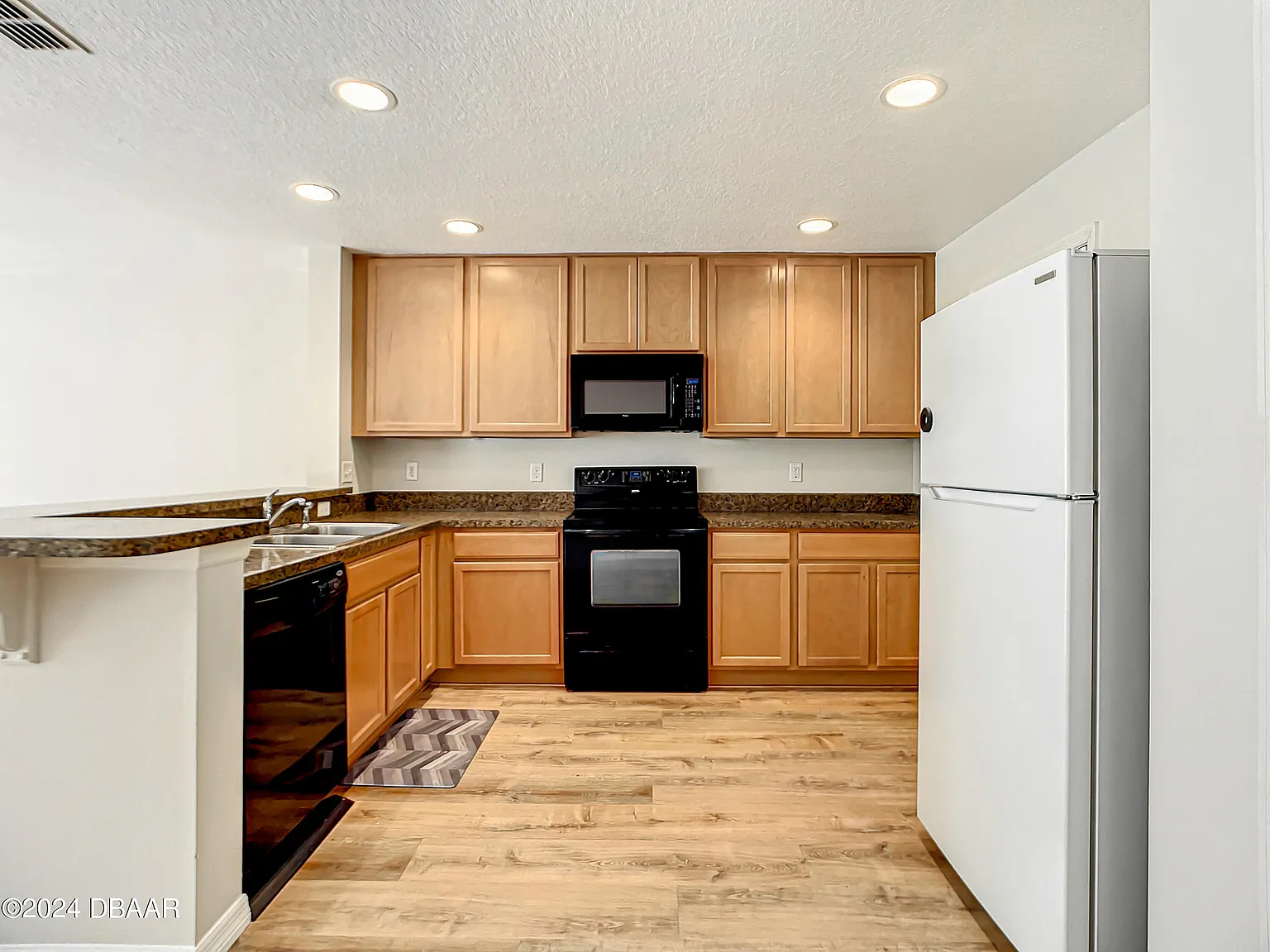 3 bed, 2.5 bath, 1338 sqft, $1,700 — Photo 3
