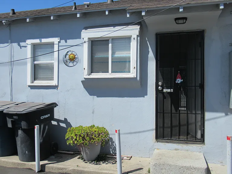 9747 Maple St — Photo 1