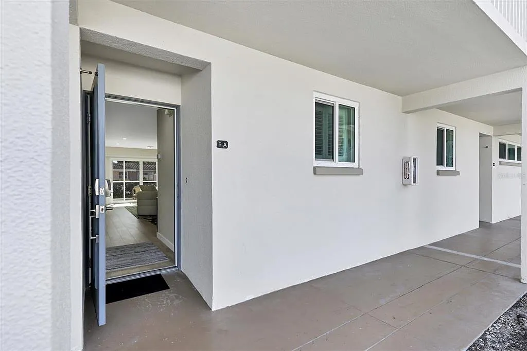 2 bed, 2.0 bath, 1034 sqft, $6,500 — Photo 2