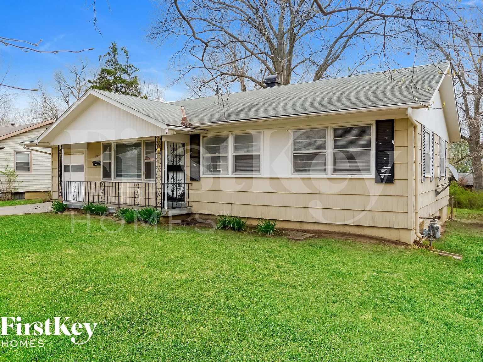 3 bed, 1.0 bath, 1053 sqft, $1,265 — Photo 2