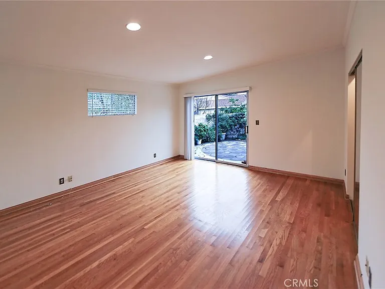 5939 Graves Ave — Photo 10