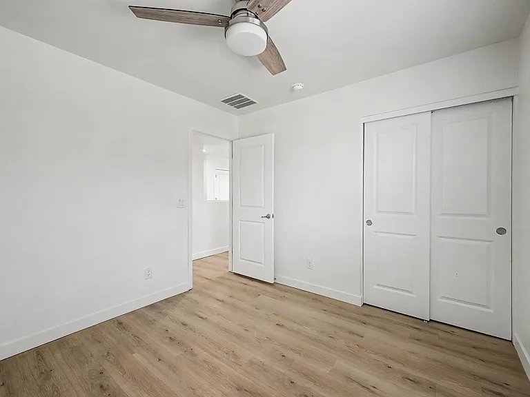 105 W Latona Rd — Photo 33