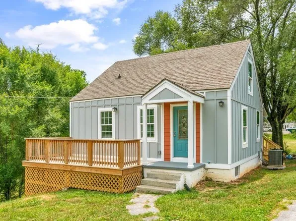 216 Fort Branch Rd, Pearisburg, VA 24134