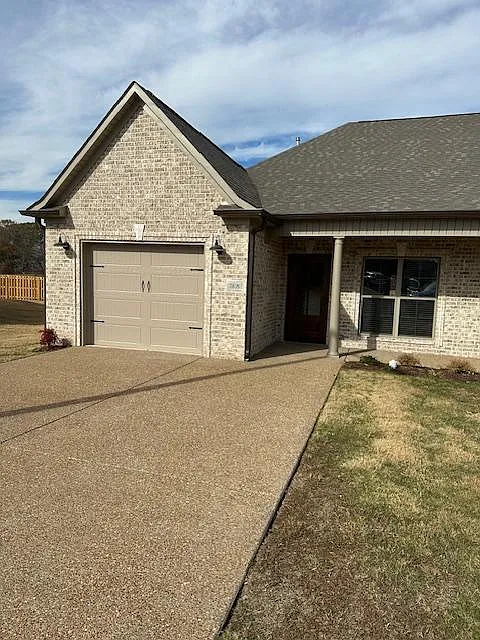 78 Village Dr #A