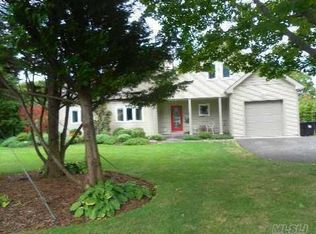 470 Gillette Ave, Bayport, NY 11705
