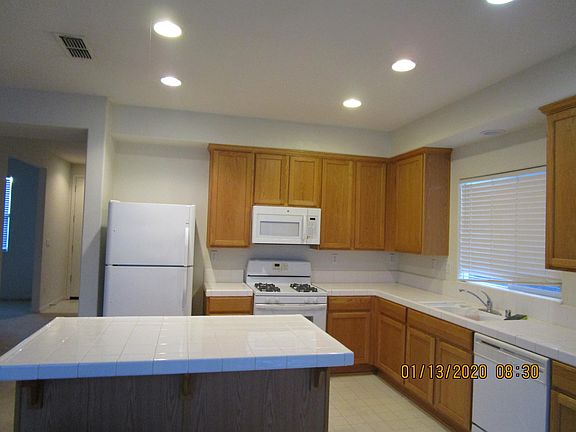 Eat-In Kitchen