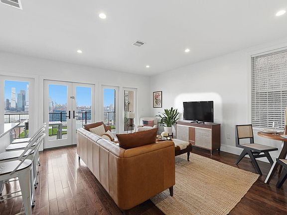 3rd image of 412 Gregory Ave Unit 1
