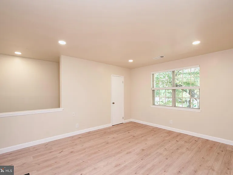 2812 S Wakefield St #B — Photo 3