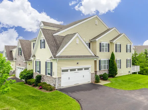 2004 Pleasant Valley Dr, Lansdale, PA 19446