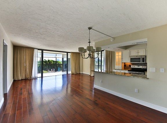 5th image of 26131 Hickory Blvd APT 1B