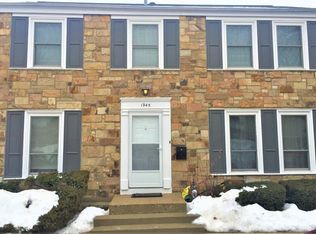 1945 Whitingham Ln, Hoffman Estates, IL 60169