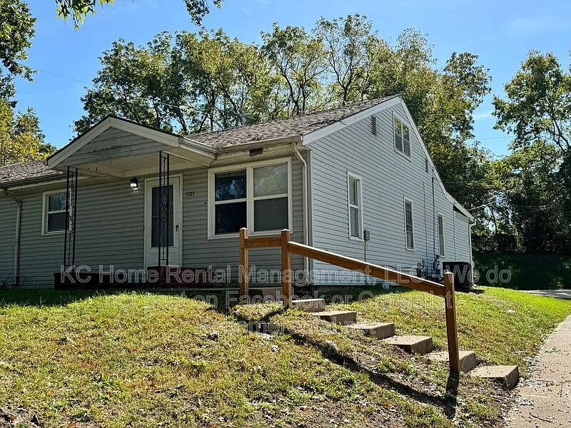 3 bed, 1.5 bath, $1,295 — Photo 1