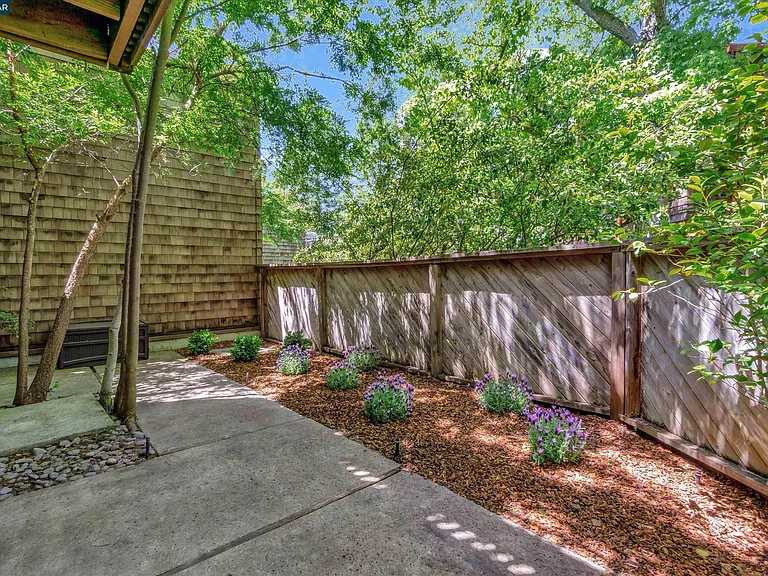 1956 Fair Ridge Ct — Photo 53