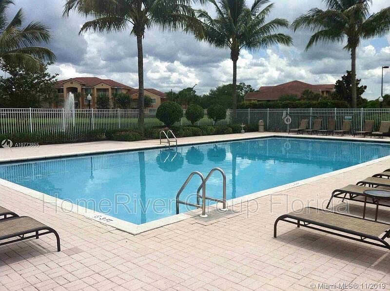 1st image of 201 SW Palm Dr APT 303