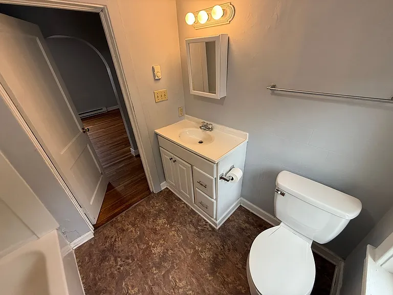 208 N Potomac St — Photo 13