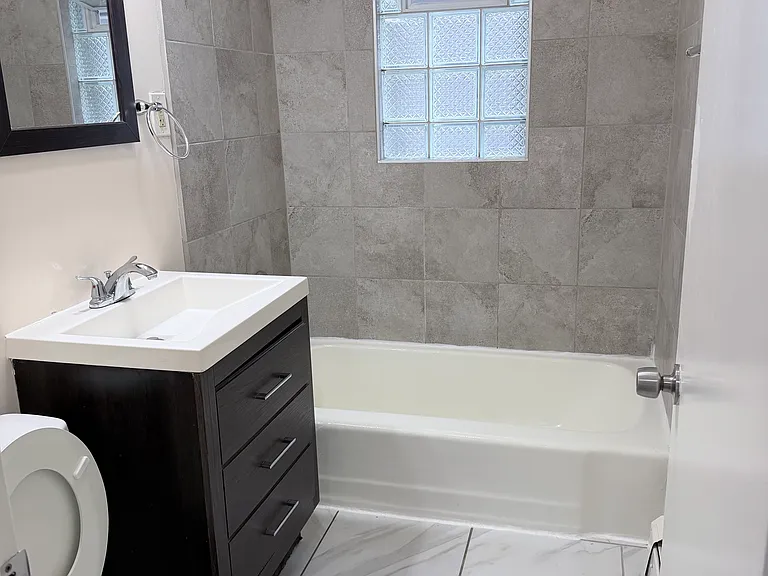 205 27th Ave #1R — Photo 6