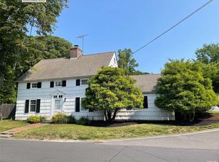 23 Lloyd Harbor Rd, Lloyd Harbor, NY 11743
