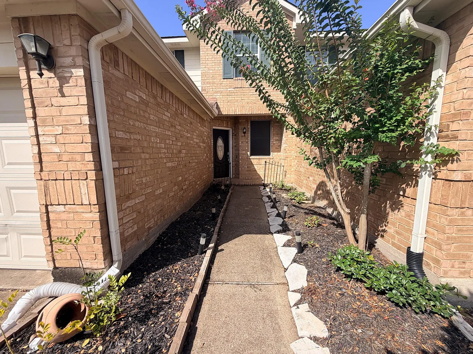 3 bed, 2.5 bath, 1712 sqft, $2,395 — Photo 2