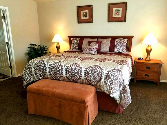 MASTER BEDROOM UPSTAIRS