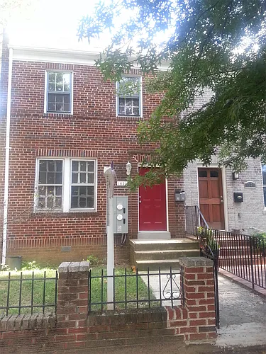 1631 E St SE #1 Photo 1