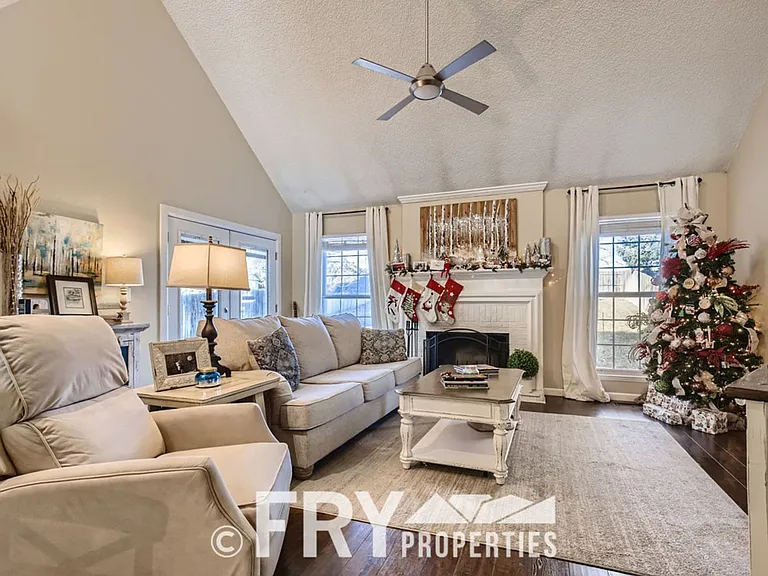 8523 Union Cir — Photo 5