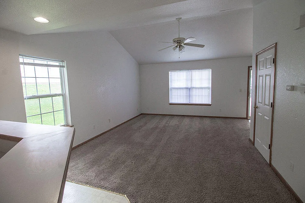 3 bed, 2.0 bath, 1559 sqft, $1,550 — Photo 4