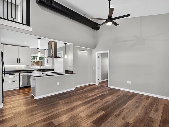 4th image of 4305 Oak Park