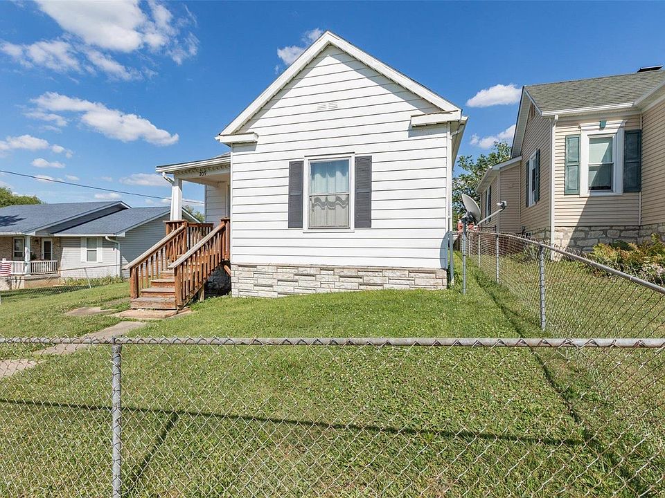 1st image of 209 S 5th St