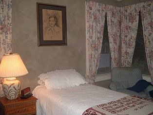Nice size second bedroom - twin bed remains!