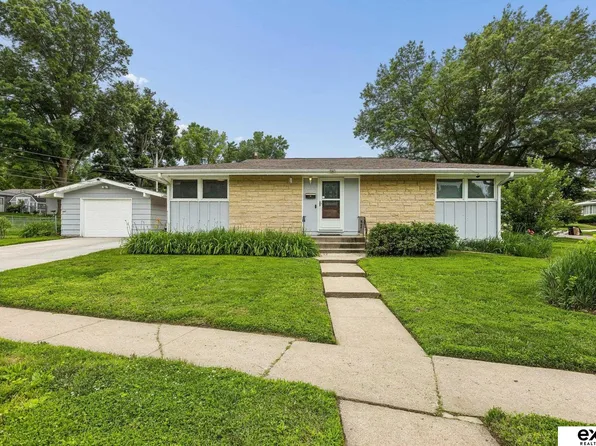 8315 Templeton Dr, Omaha, NE 68134