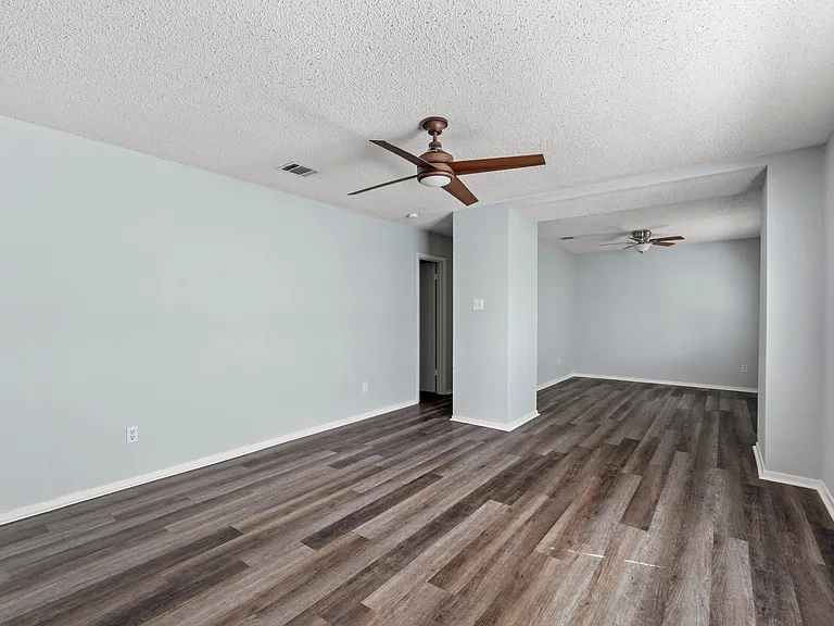 11809 Eubank Dr — Photo 14