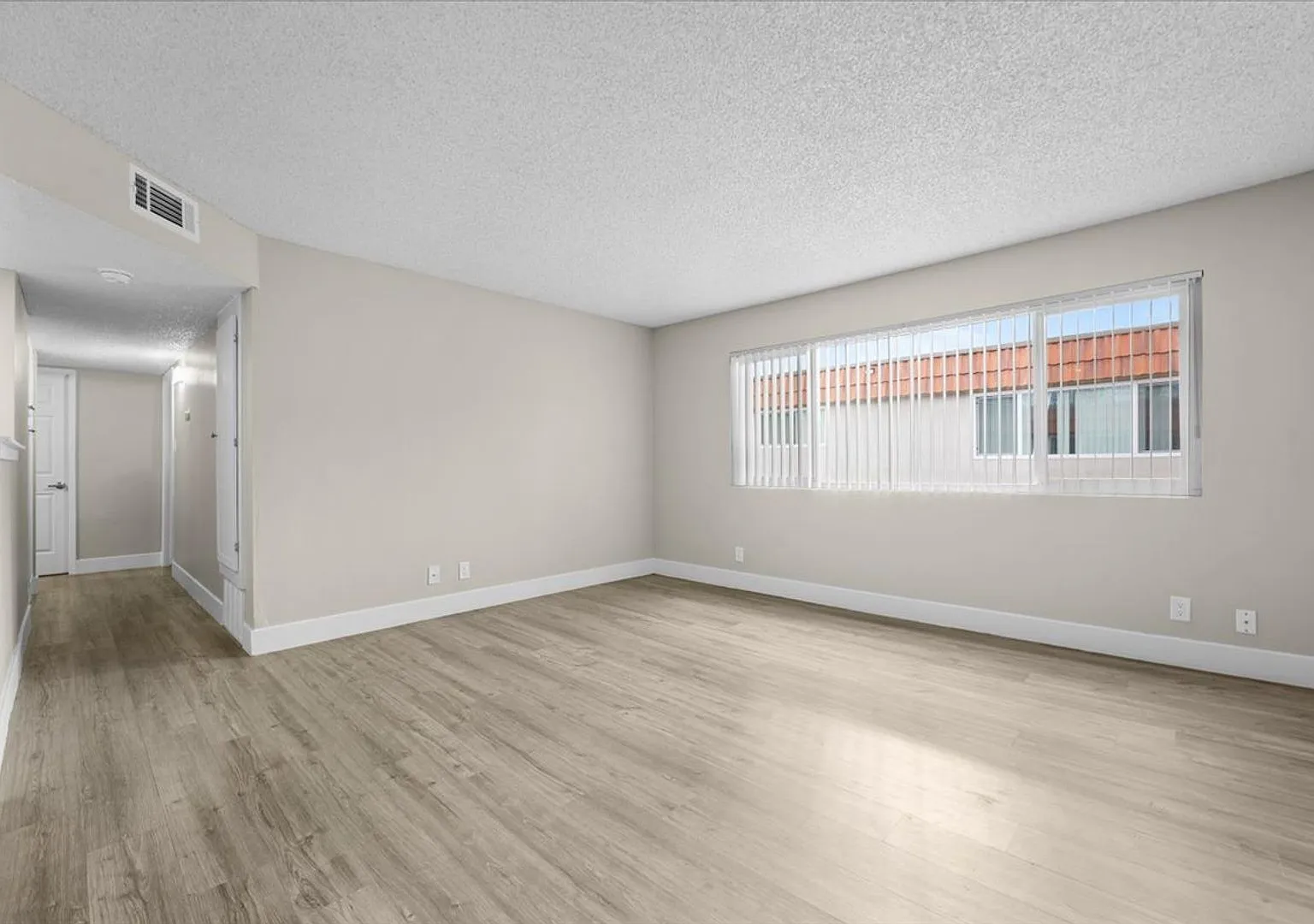 Sherwood Forest Apartments — Photo 3