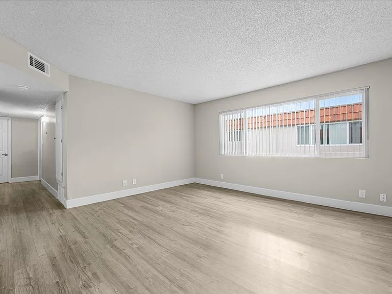 Sherwood Forest Apartments — Photo 25