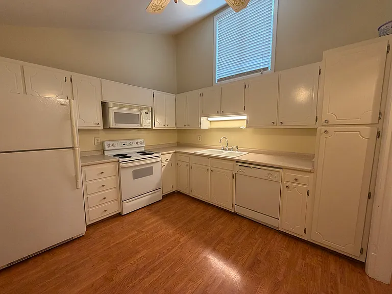 41 Greenside Ln — Photo 9