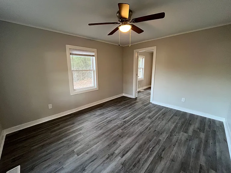 1319 Cave Spring Rd SW — Photo 2