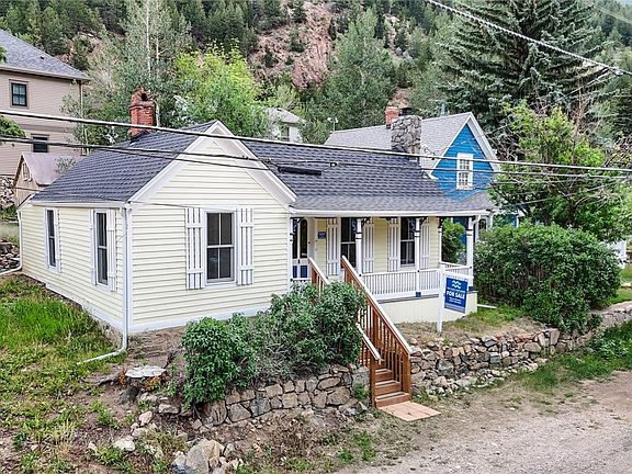 2nd image of 906 Main Street