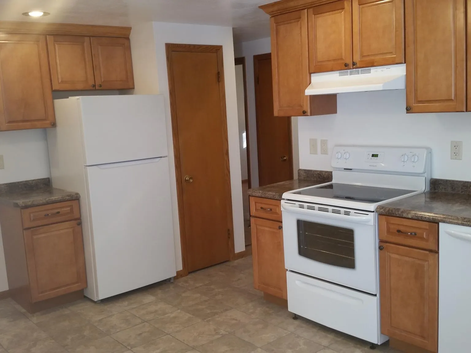 2 bed, 900 sqft, $1,100 — Photo 4