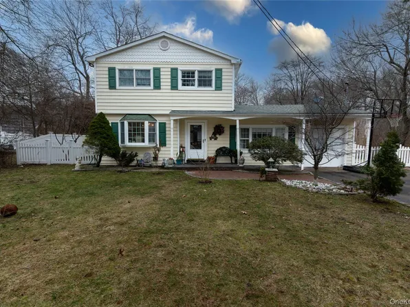 89 Sportsmen Street #4103, Central Islip, NY 11722