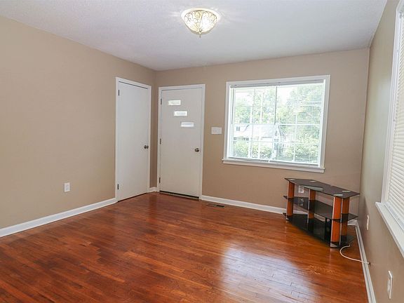 4th image of 20 E Thomas St